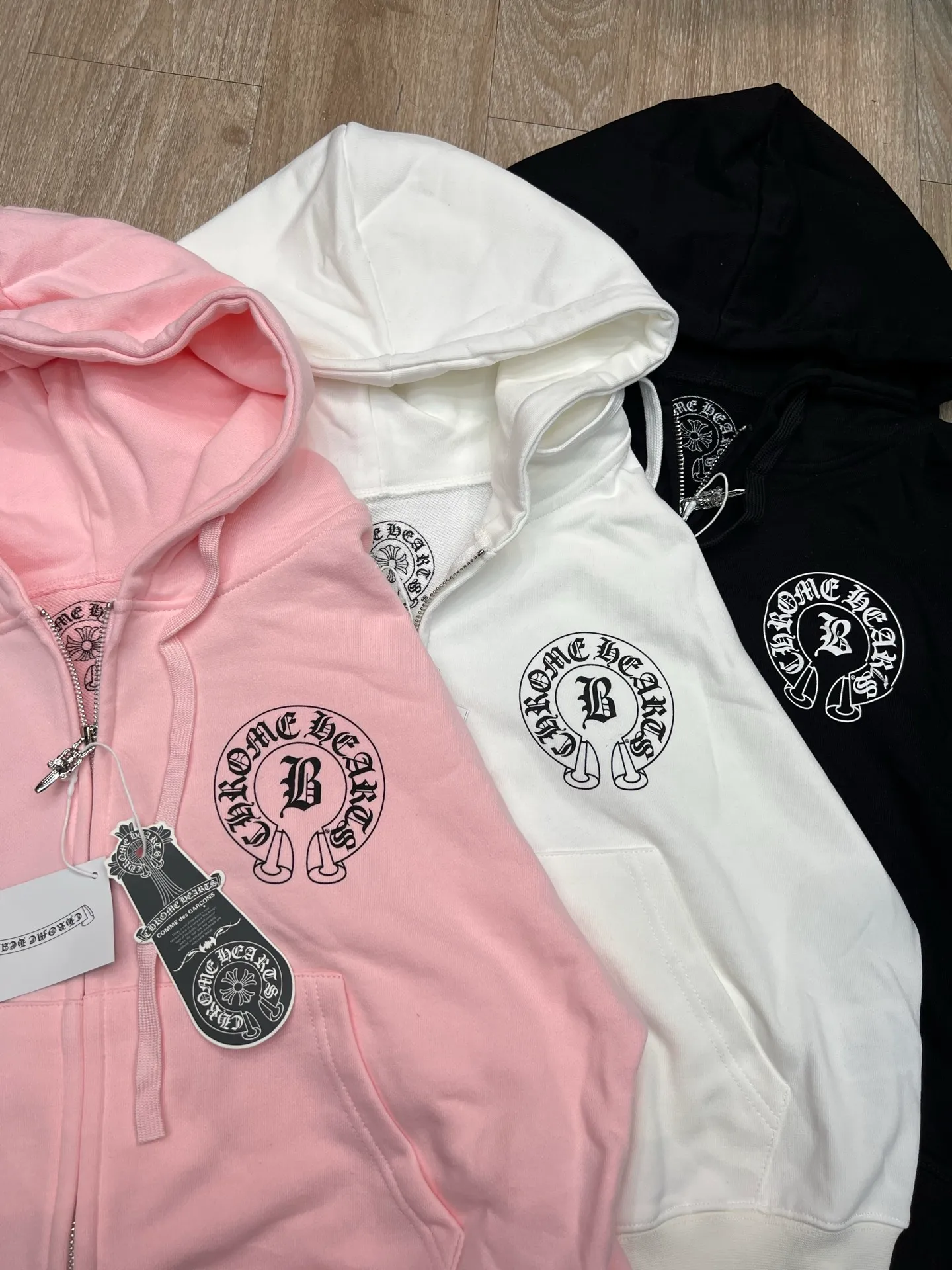 P260 Chrome Heart Chrome Heart American luxury brand 25ss early autumn hooded jacket in stock Focus on quality and compare at will Size: One size fits all Color: Black White Pink